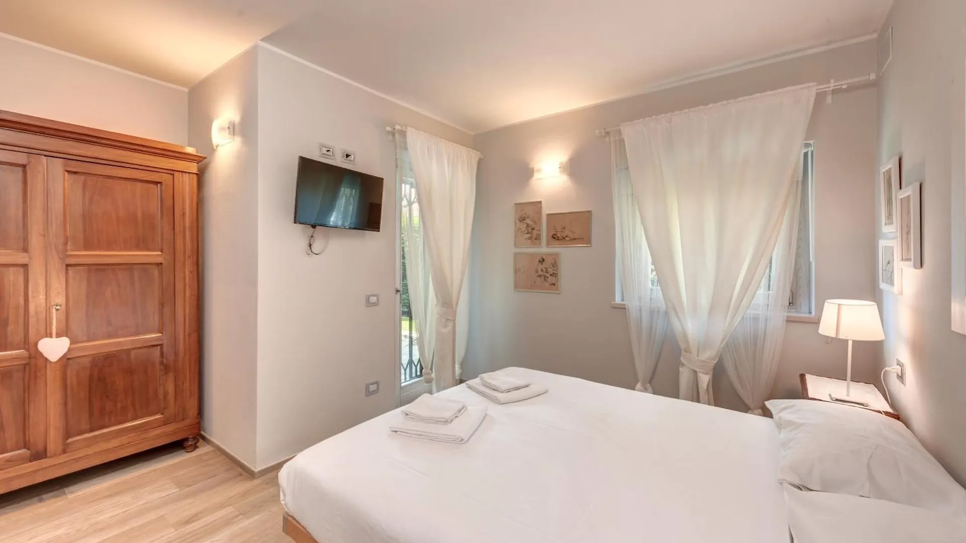 Villa La Corte With Amazing Pool And Garden Colico