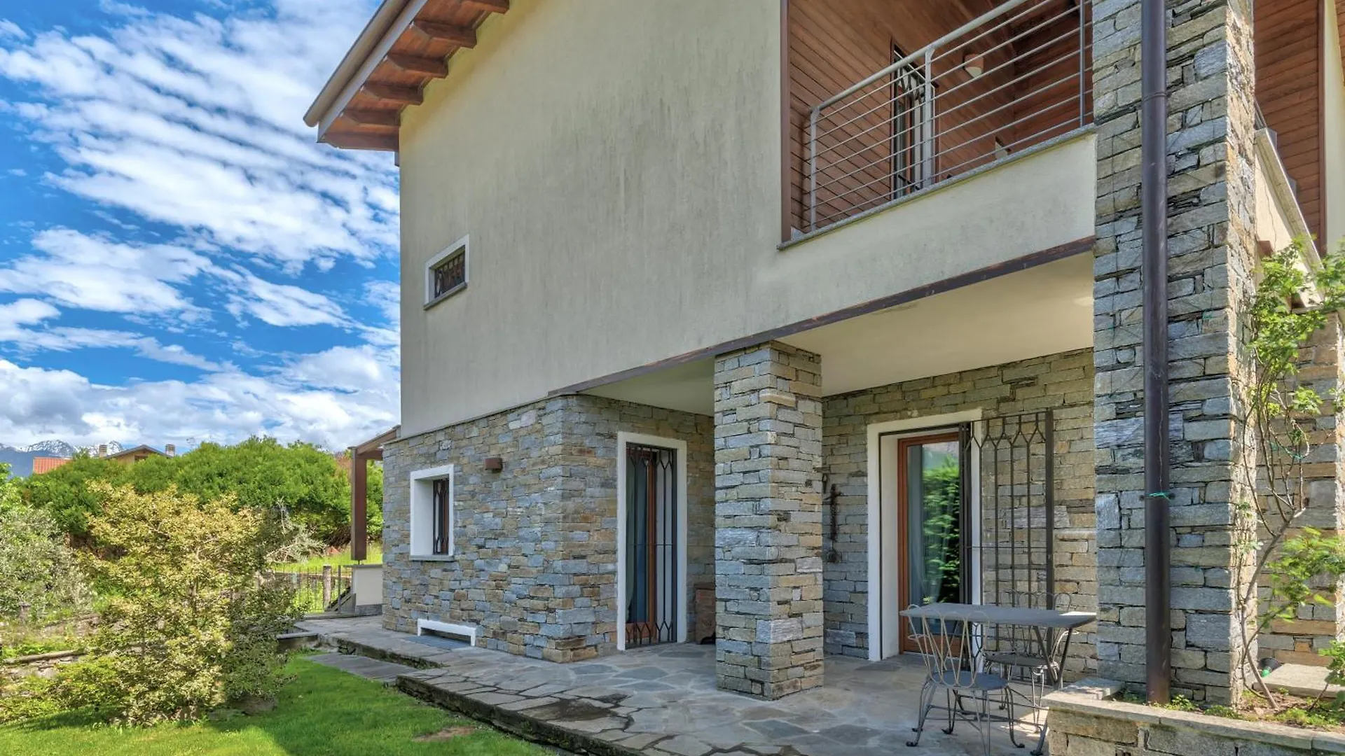Villa La Corte With Amazing Pool And Garden Colico
