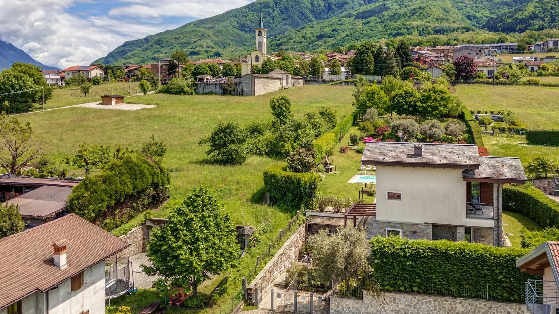 Villa La Corte With Amazing Pool And Garden Colico