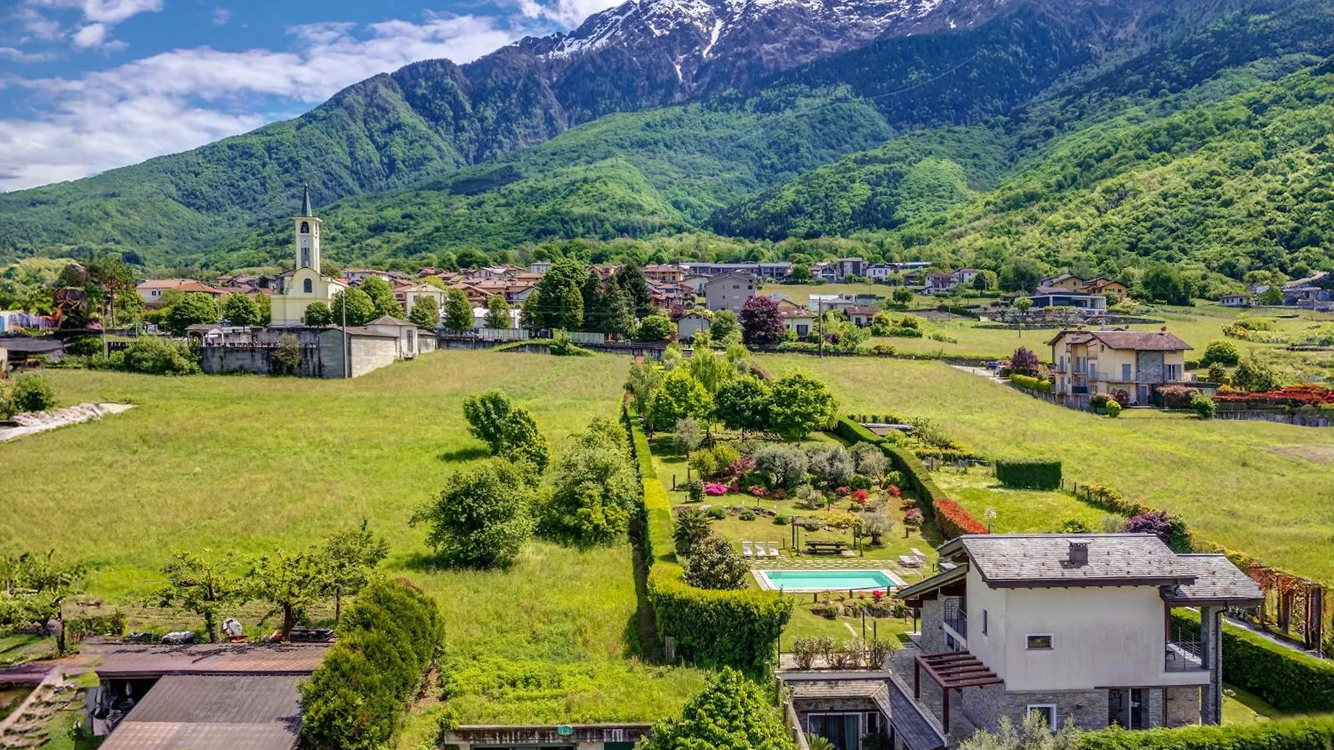 Villa La Corte With Amazing Pool And Garden Colico