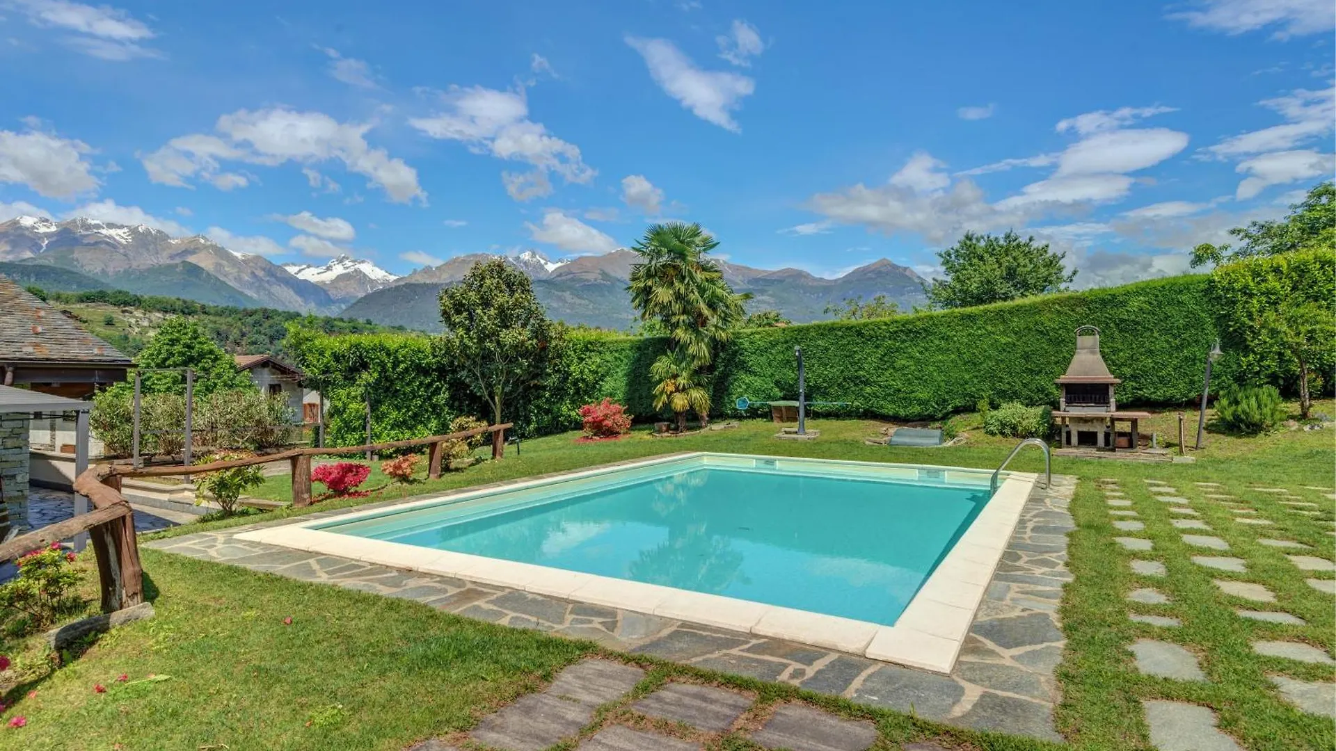 Villa La Corte With Amazing Pool And Garden Colico