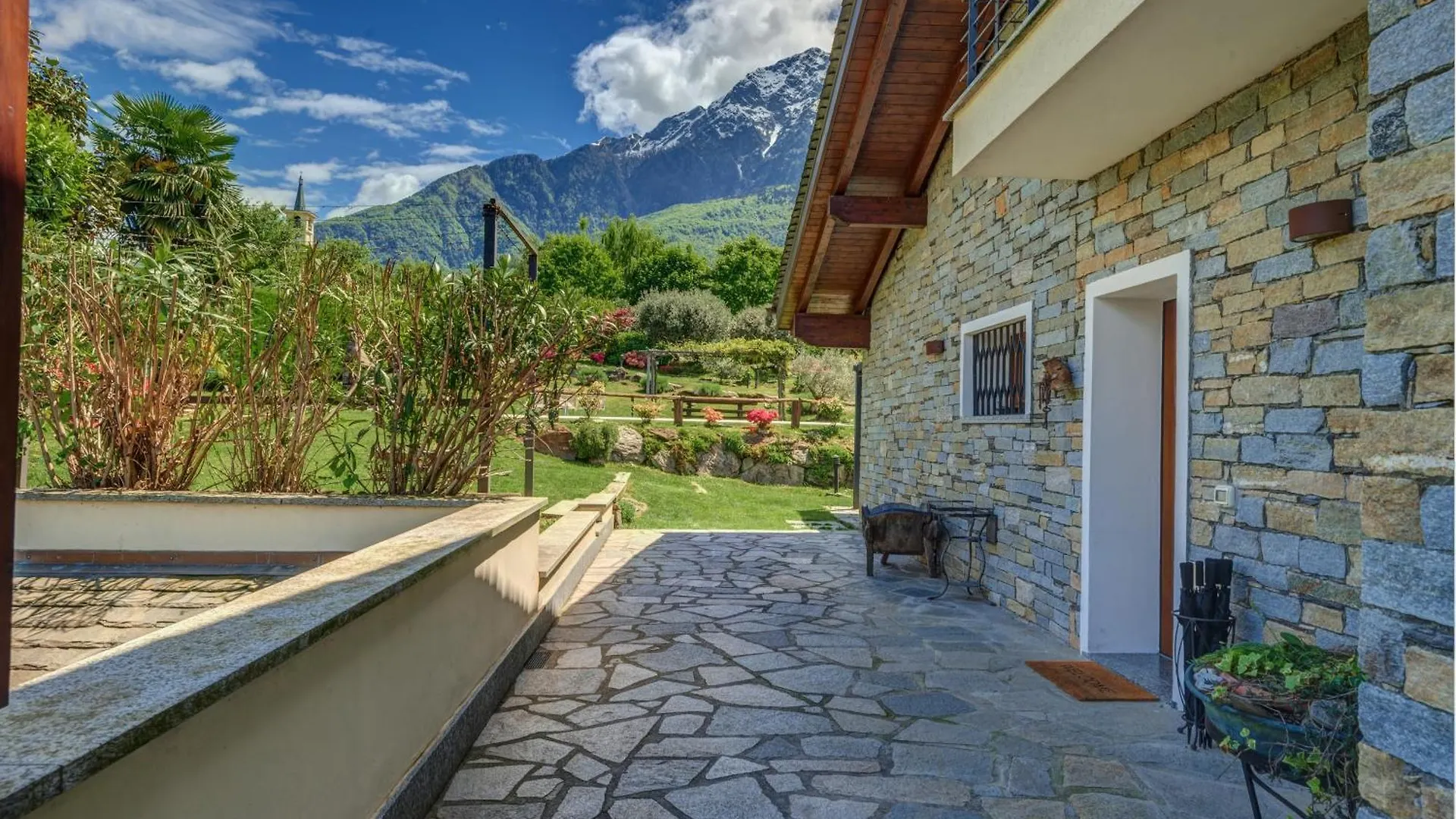 Villa La Corte With Amazing Pool And Garden Colico