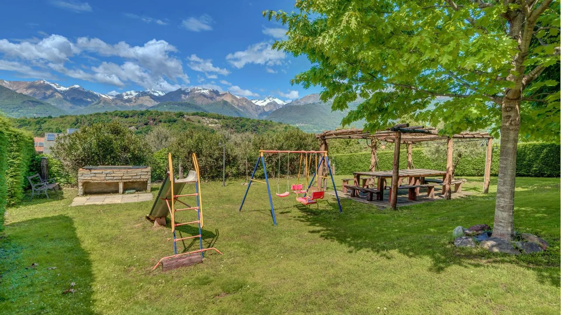 Villa La Corte With Amazing Pool And Garden Colico